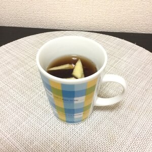 リンゴの皮でりんごの紅茶